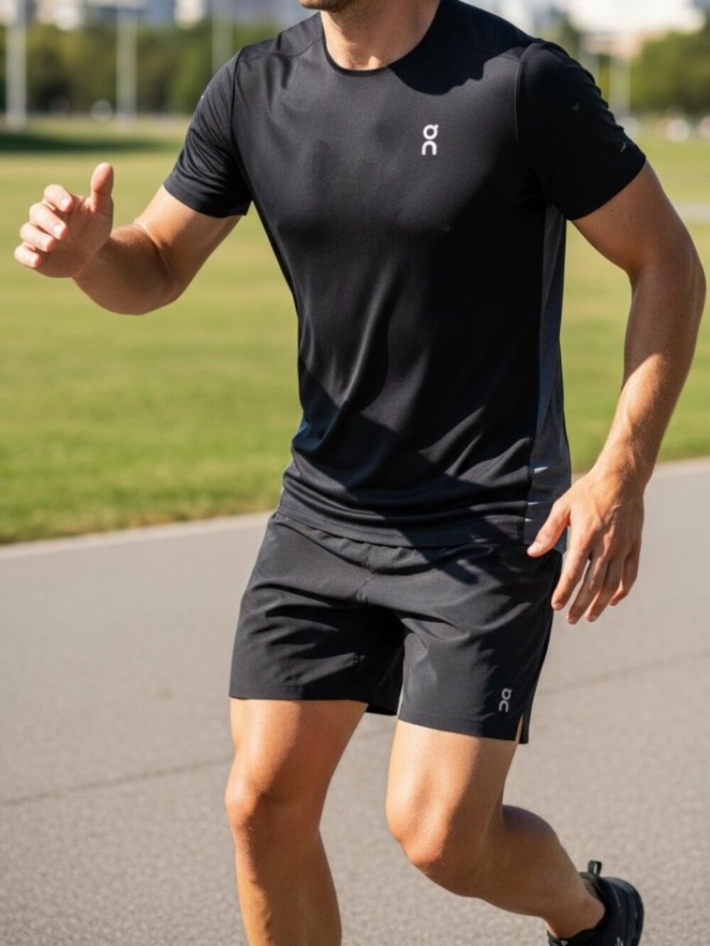 On Running Performance-T Men's L Black Running Tee 🏃 Fits Like M